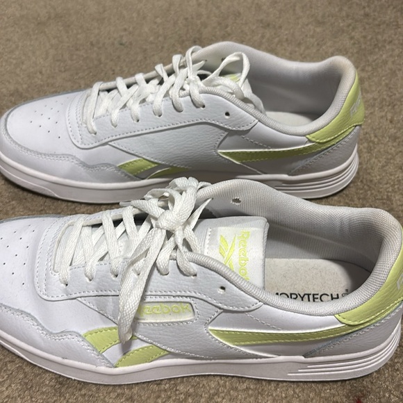 Reebok White and Green classics, size 9 - Picture 3 of 7
